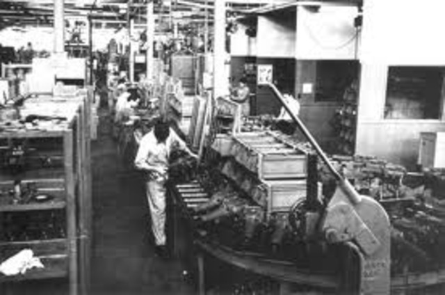 Linea de Montaje introducida por Henry Ford