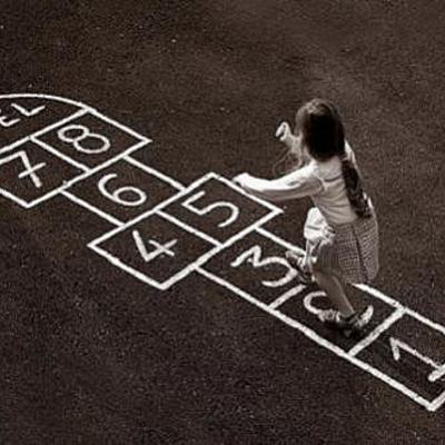 Timeline: Street games-Juegos de calle