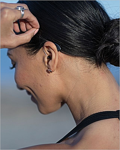 Innovador audífono parlante