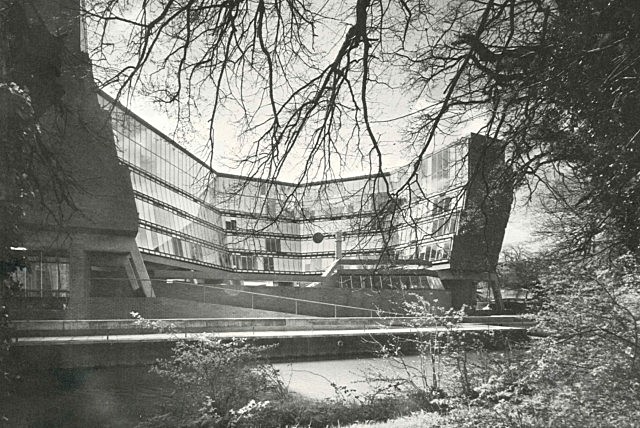 Florey building, Queen's College, Oxford University - James Stirling
