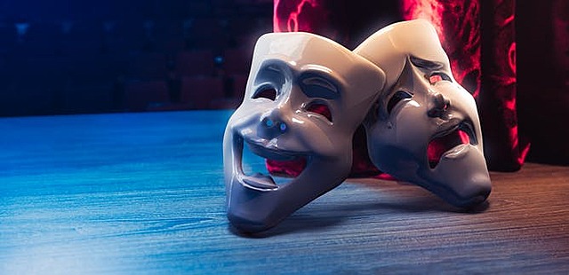 Publicación de Performing Arts: The Economic Dilemma.