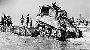 Tropas aliadas desembarcam na Sicília.