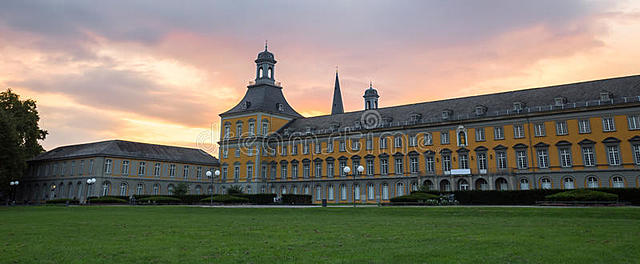 Influencia filosófica en la universidad