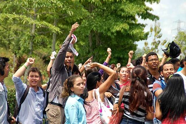 1980 - 1985 MANIFESTACIÓN DE LA COMUNIDAD DE LA REGIÓN