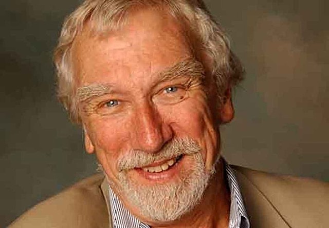 Publicación del primer estado del arte por Throsby