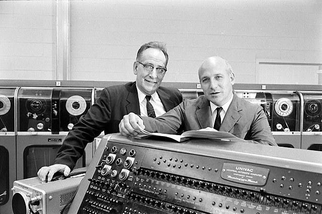 Dr. John Mauchly y J. Presper Eckert