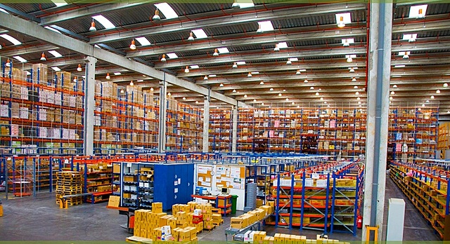 La concepción de la logística como concepto que maneje las actividades relacionadas con el movimiento y el almacenamiento de manera coordinada