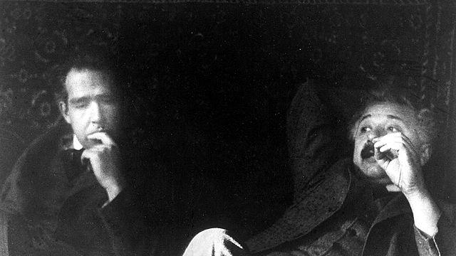 Niels Bohr Develops Theory of Complementarity