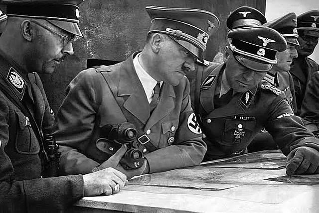 27 de setembro - a Polônia se rende aos alemães.