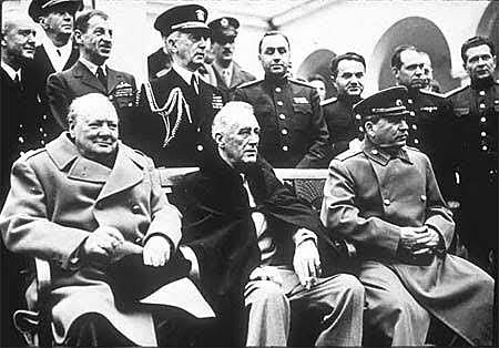4 de fevereiro - começa a Conferência de Yalta.