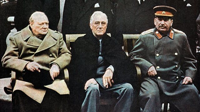 Conferência de Teerã, onde se encontram Churchill, Roosevelt e Stálin.