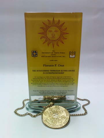 Florante Cruz Receives Outstanding Thomasian Award