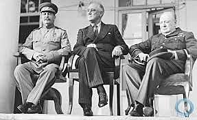 Conferência de Teerã, onde se encontram Churchill, Roosevelt e Stálin