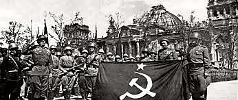 Berlim é ocupada pelo exército soviético.