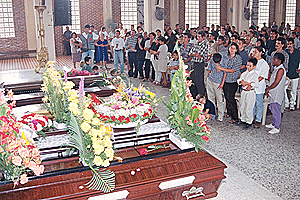 GUERRA entre guerrilleras y un nuevo actor armado: el paramilitarismo