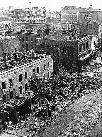 25 de agosto - a aviação inglesa bombardeia a cidade de Berlim.