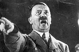 Hitler se suicida em Berlim.