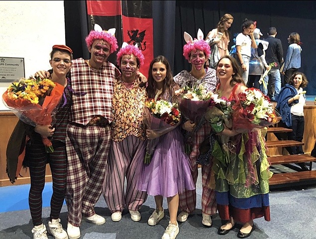 Mis amigos en la obra de teatro