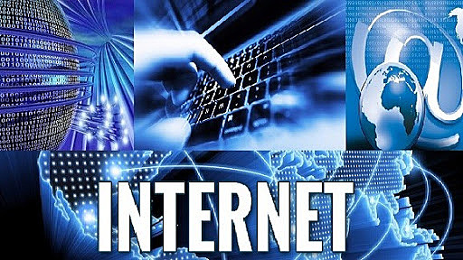 Se usa por primera vez la palabra Internet.