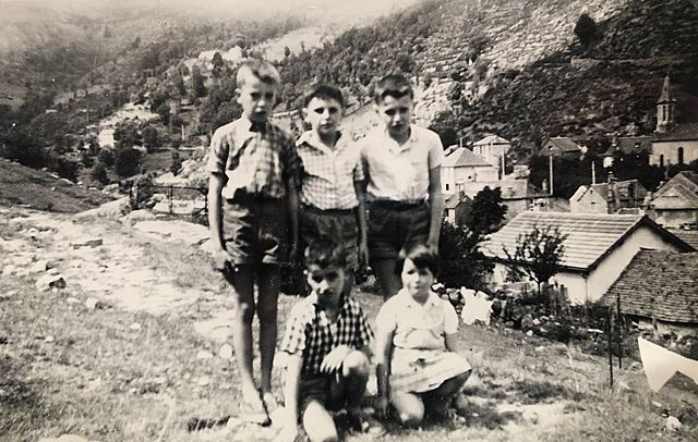 Yves et ses cousins au Pont de Montvert