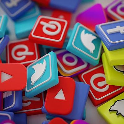 Timeline: Redes Sociales