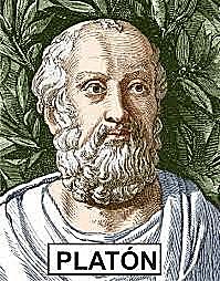 Nacimiento de Platón.