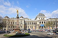 Sigmund ingresa a la universidad