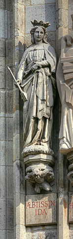 L’abesse Ida entreprend des travaux de reconstruction.