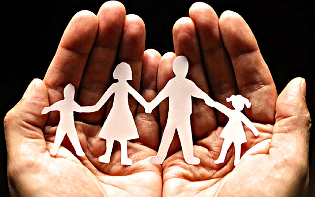 En el derecho de familia esta tendencia se he manifestado con parecido acento en el ejercicio de la patria potestad y de la tutela como deberes impuestos a los padres y tutores.