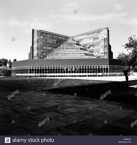 Facultad de Historia de la Universidad de Cambridge - James Stirling.