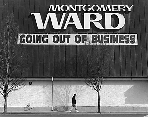 Montgomerry Ward ofreció productos mediante catálogos expandiéndose por Estados Unidos, creando un nuevo sistema revolucionario de venta, así más fácil la compra y venta.