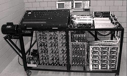 Primera computadora digital (binaria)