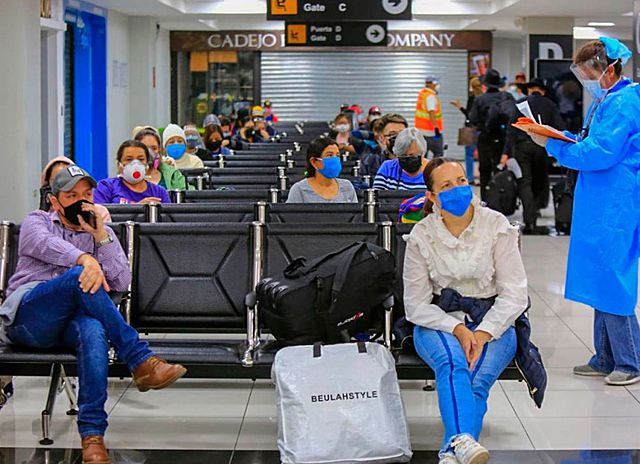 El Gobierno reabre frontera aérea y comercial en Bolivia