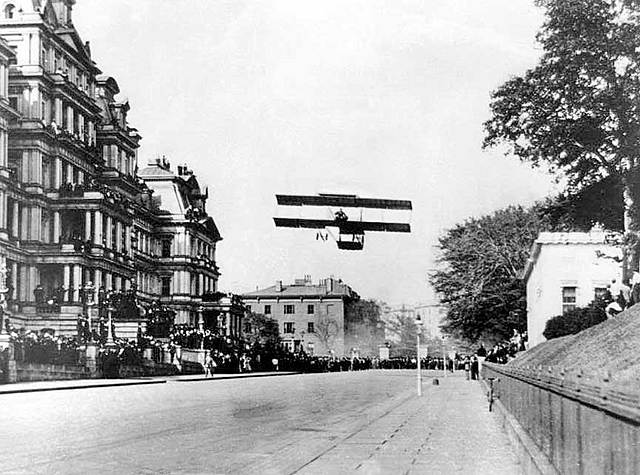 SE FUNDA AV ROE AIRCRAFT COMPANY