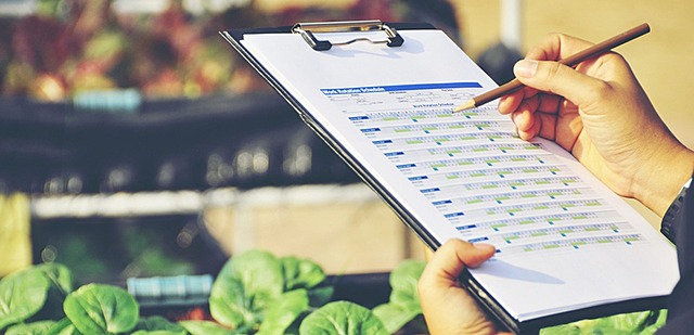 W. Shewhard crea el control estadístico