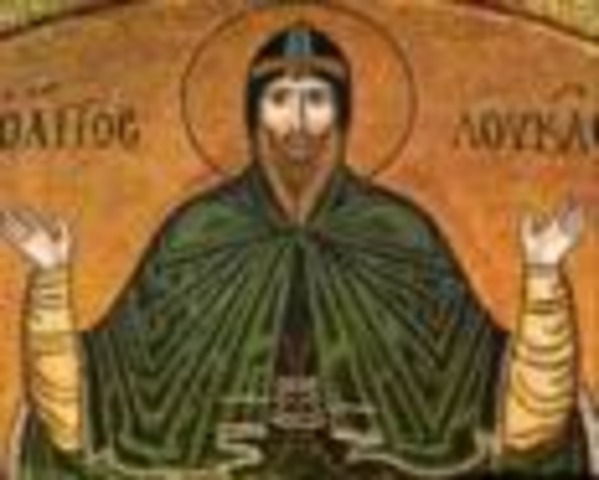 eleva su hijo adoptivo al trono