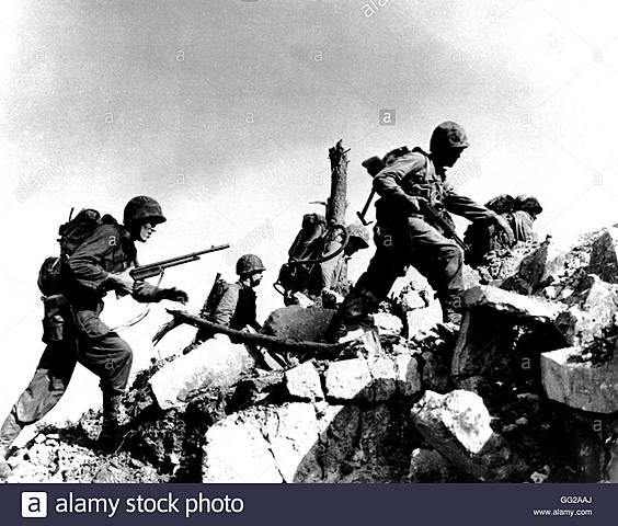 Los marines de EEUU invaden Okinawa.