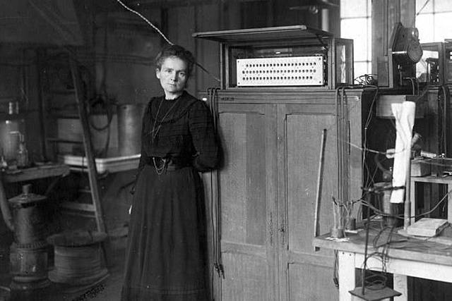 (1867-1934) Marie Curie - Humanismo Democrático