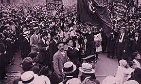 Europa crea la ley de seguros contra la invalidez y la vejez.