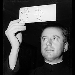 Fundador de las Humanidades Digitales.