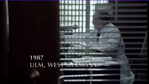 Ben es invitado a ULM, West Germany a examinar dos siameses para operar