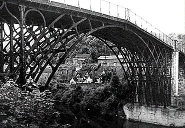 Se inaugura el primer puente construido con hierro