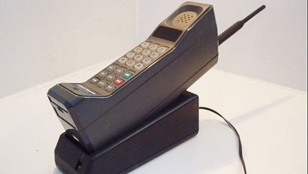 Primer teléfono móvil