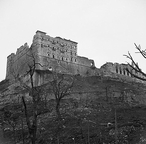 Começa a Batalha de Monte Cassino na Itália