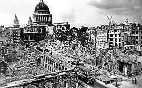 os alemães começam a atacar a cidade de Londres.