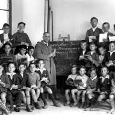 Timeline: Desarrollo Histórico de la Educación Media de Guatemala