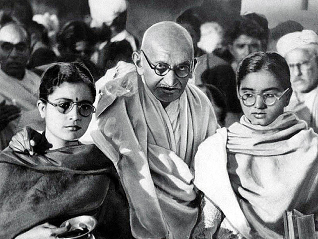 Mahatma Gandhi with 2 indian women against discrimination