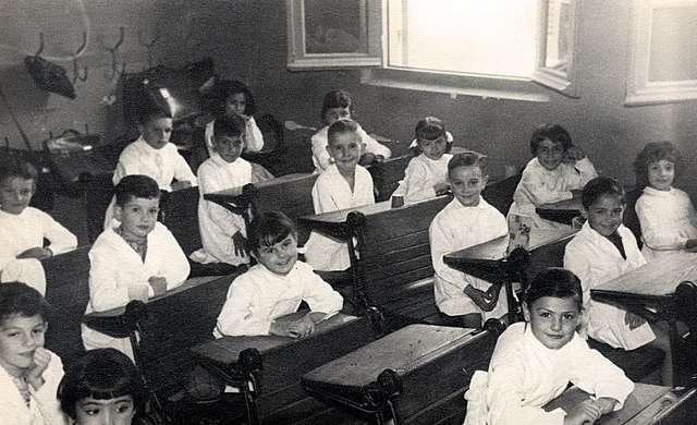 Fundación primera Escuela Campestre Yerba buena