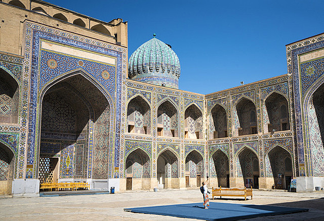 El papel llega a Europa