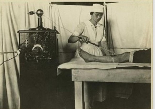 primeros entrenamientos realizados por enfermeras y damas voluntarias